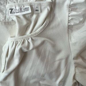 Shirt with ruffle bottom and puff sleeve